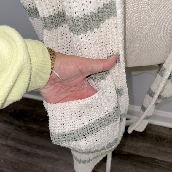 Blue reign Knit cardigan size L - Picture 3 of 7